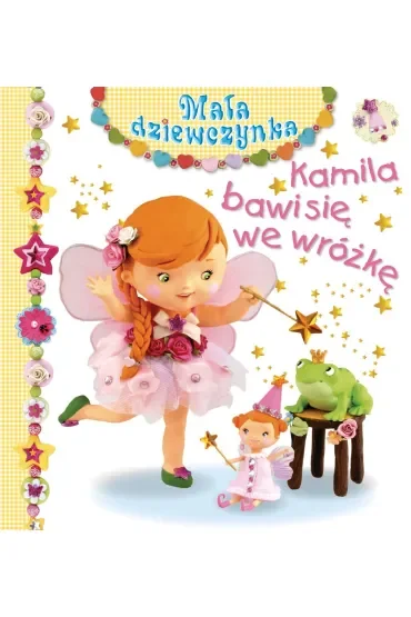 Kamila bawi się we wróżkę. Mała dziewczynka