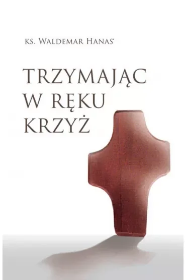 Trzymając w ręku krzyż